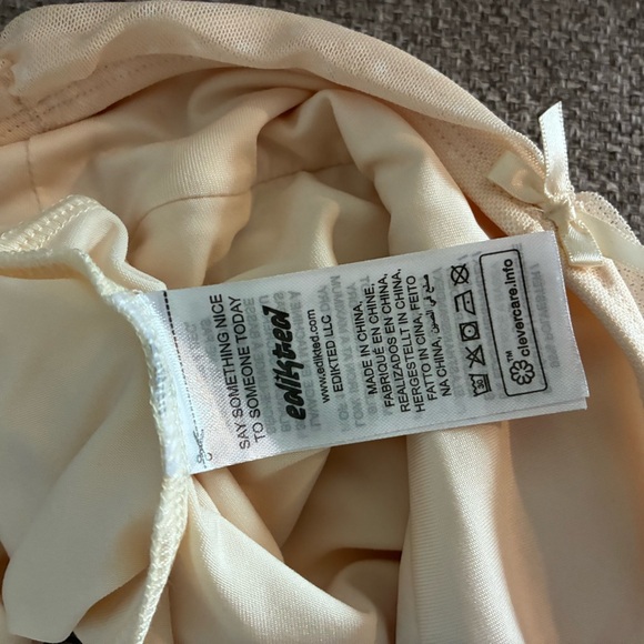 NWT Edikted Oceana Cream Mini Skirt with Slit Y2K Coquette Minimal Extra Large - Picture 6 of 9